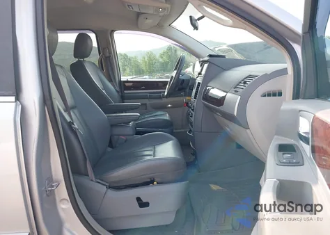 2010 Chrysler Town & Country Touring from USA, damaged, VIN 2A4RR5DX1AR253430